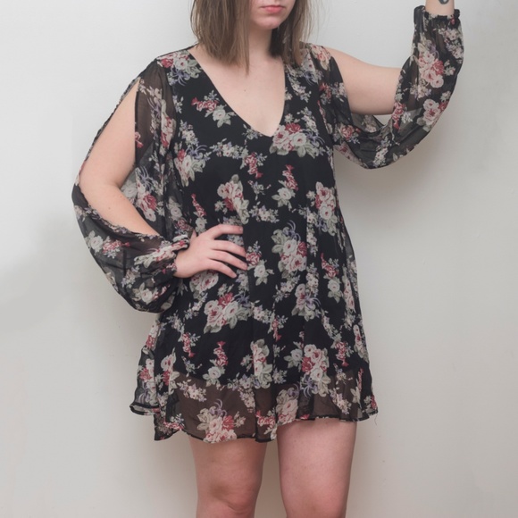 Forever 21 FLORAL DRESS SIZE SMALL - Picture 5 of 5